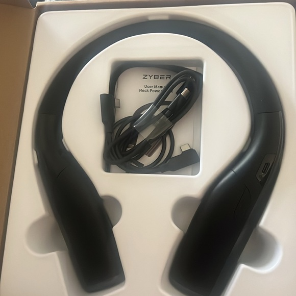 NEWDERY Battery Pack for Meta Quest 3/2, 10000mAh Hanging Neck Power Bank - Picture 3 of 4